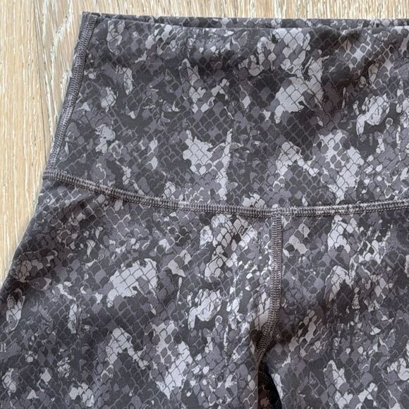 lululemon Wunder Train High-Rise Shorts 8" Lunar Rock Camo Sz2 - Picture 6 of 10